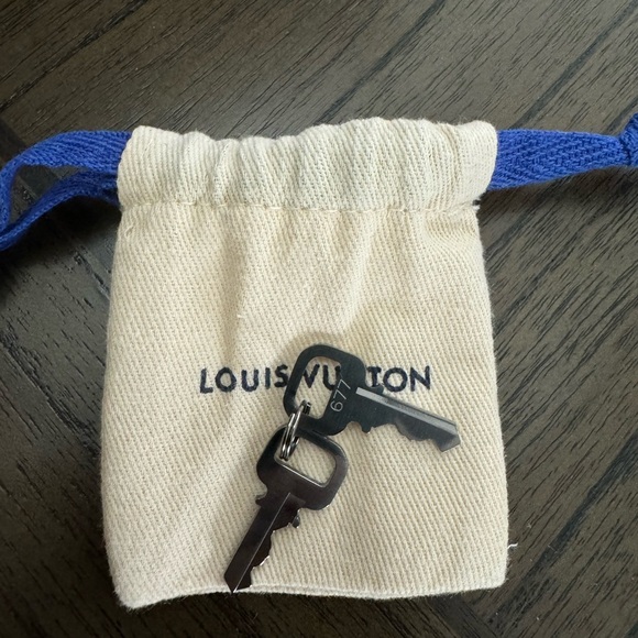 Keepall 55 Bandoliere Travel Bag - Picture 8 of 10